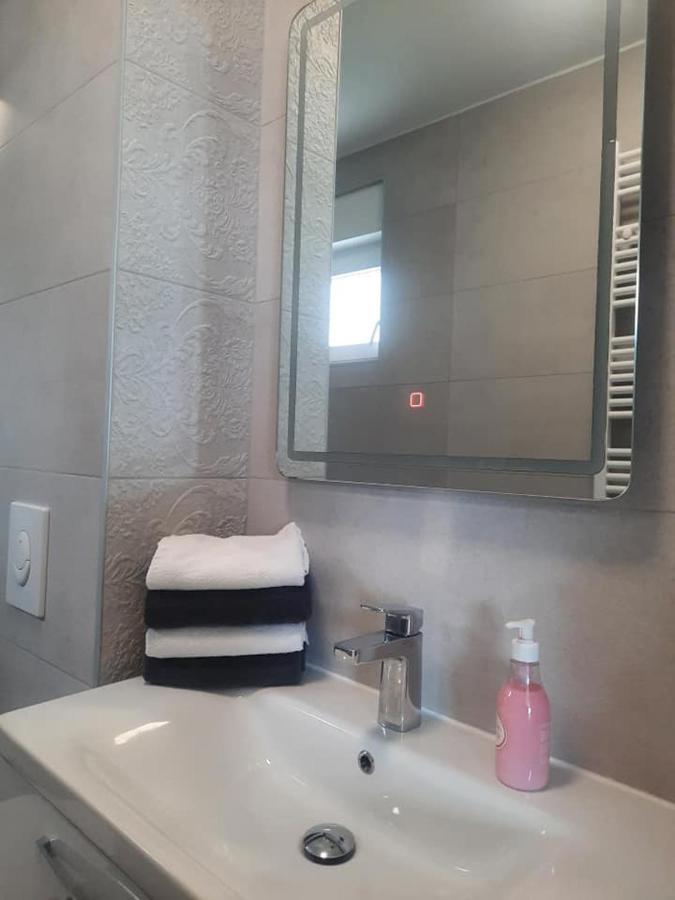Apartment Anny De Luxe With Sea View Makarska Exterior foto